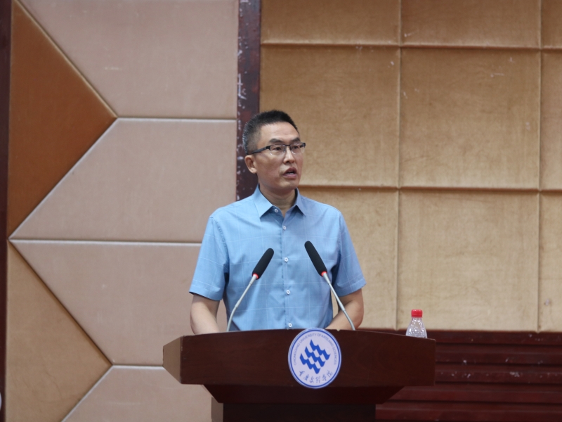 教师代表讲话.jpg